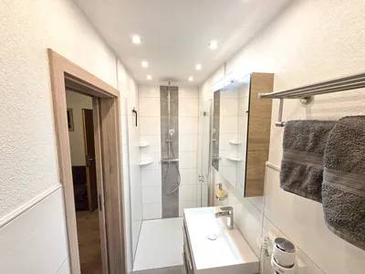 Schlafzimmer – Bad Dusche – Ferienwohnung "1"