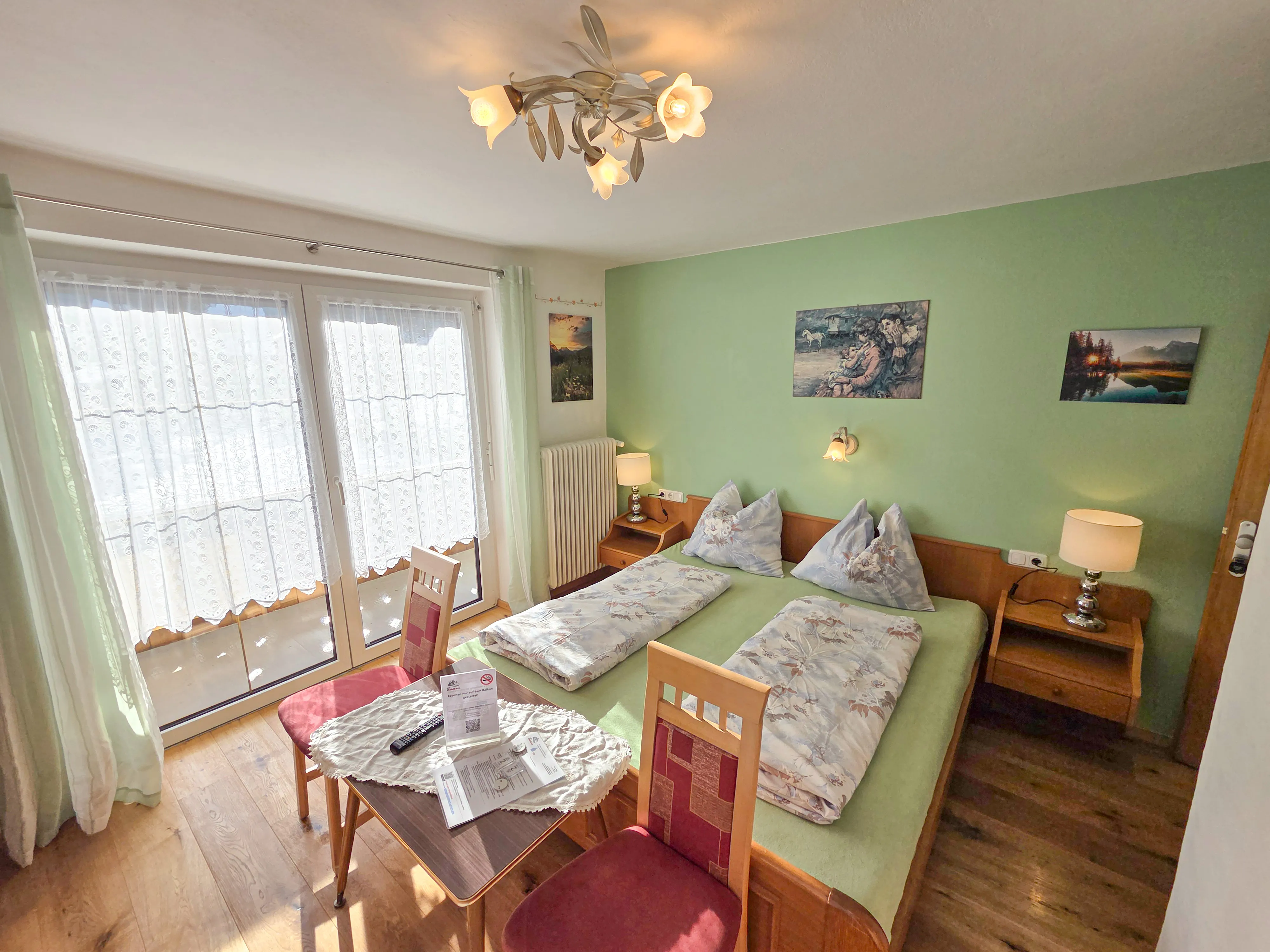 Gemütliches Doppelzimmer in Ferienwohnungen Luttinger, Bichlbach